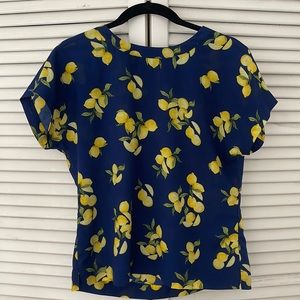 Blue top with lemon prints 🍋